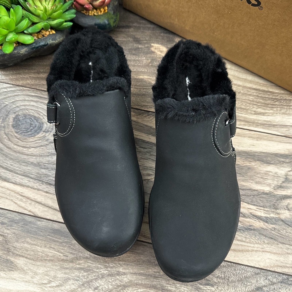NIB Clarks Roseville 8.5M 39.5 Black Leather Faux Fur Lined Slip On Clogs - Picture 2 of 11